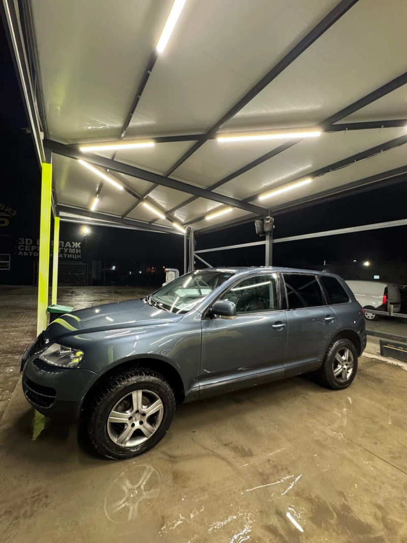 VW Touareg 2.5 TDI ПОДГРЕВ CARPLAY, снимка 2 - Автомобили и джипове - 52139989