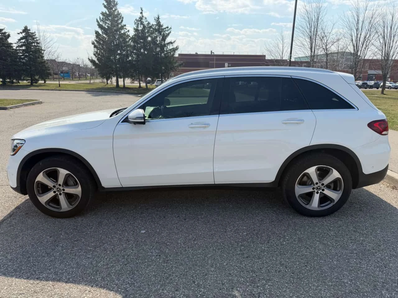 Mercedes-Benz GLC 300 /ПАНОРАМА/ПОДГРЕВИ/360 CAM, снимка 4 - Автомобили и джипове - 54156260