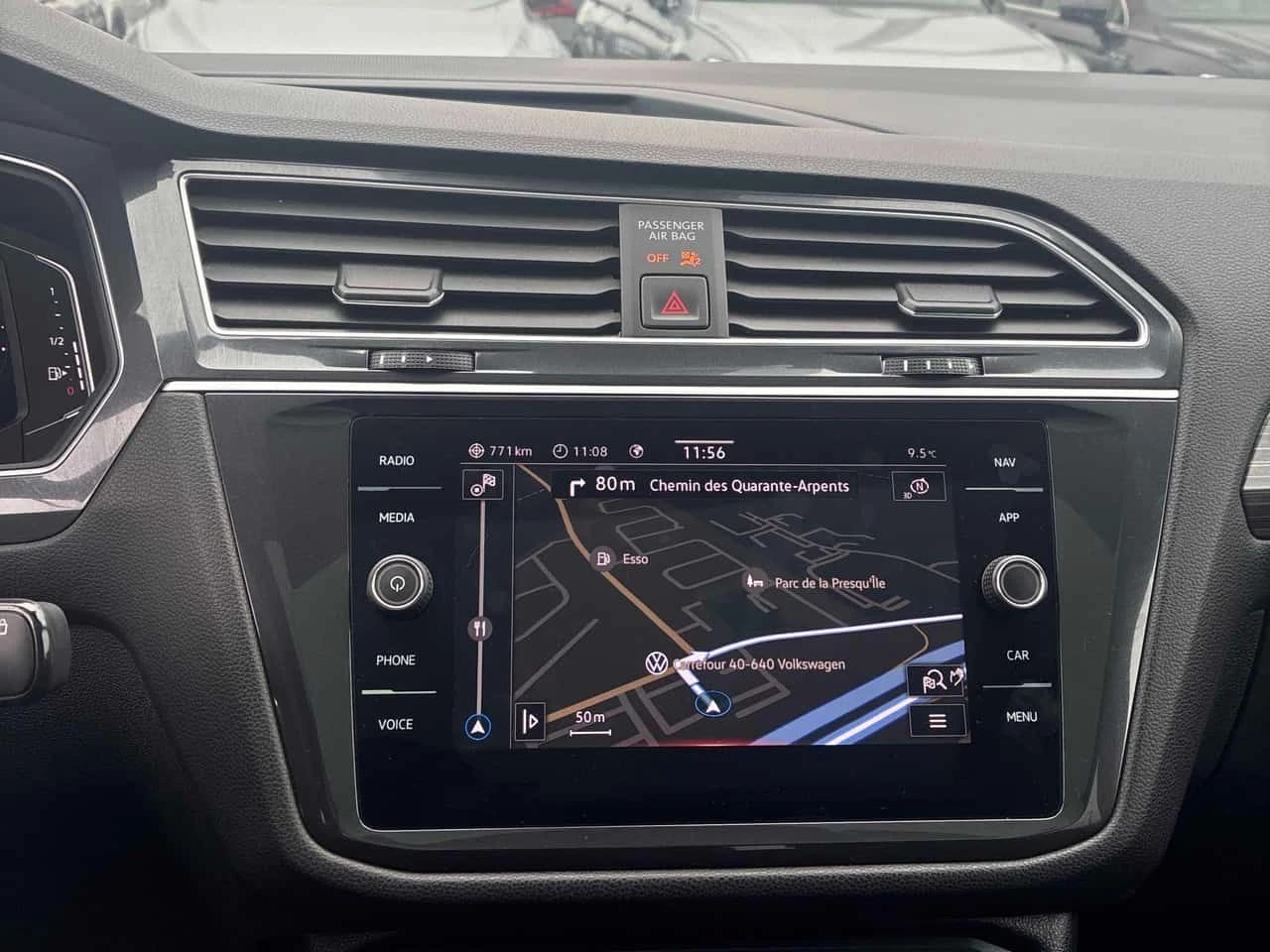 VW Tiguan * Highline R Line * ГЛАВНО ПРЕДСТАВИТЕЛСТВО НА VW*, снимка 9 - Автомобили и джипове - 54205130