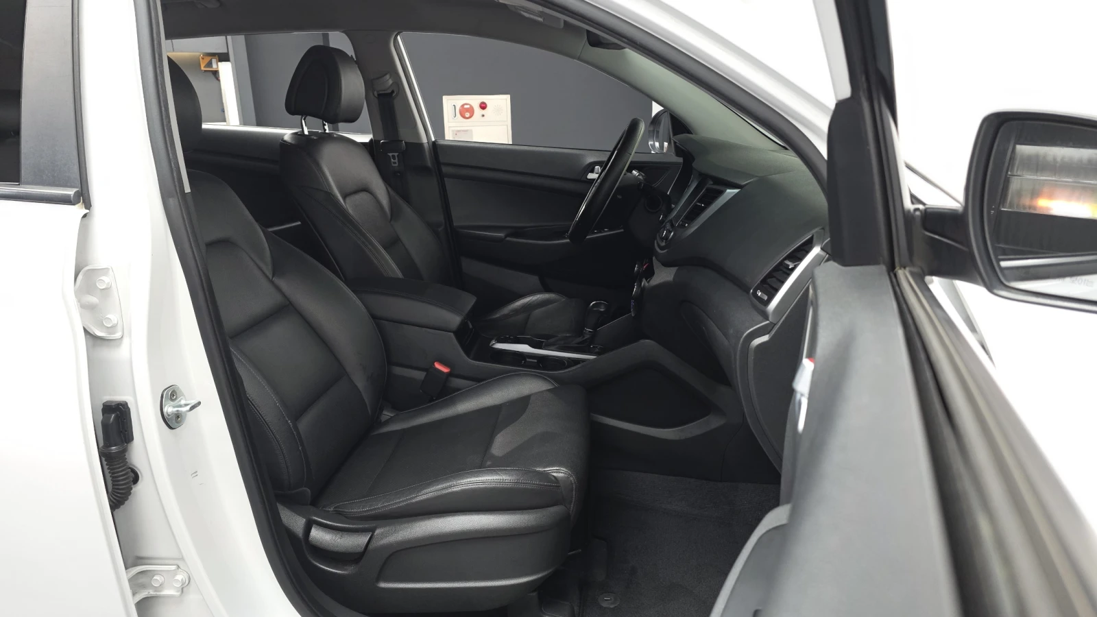 Hyundai Tucson Diesel 2.0 2WD autogeorge.com, снимка 15 - Автомобили и джипове - 55734812