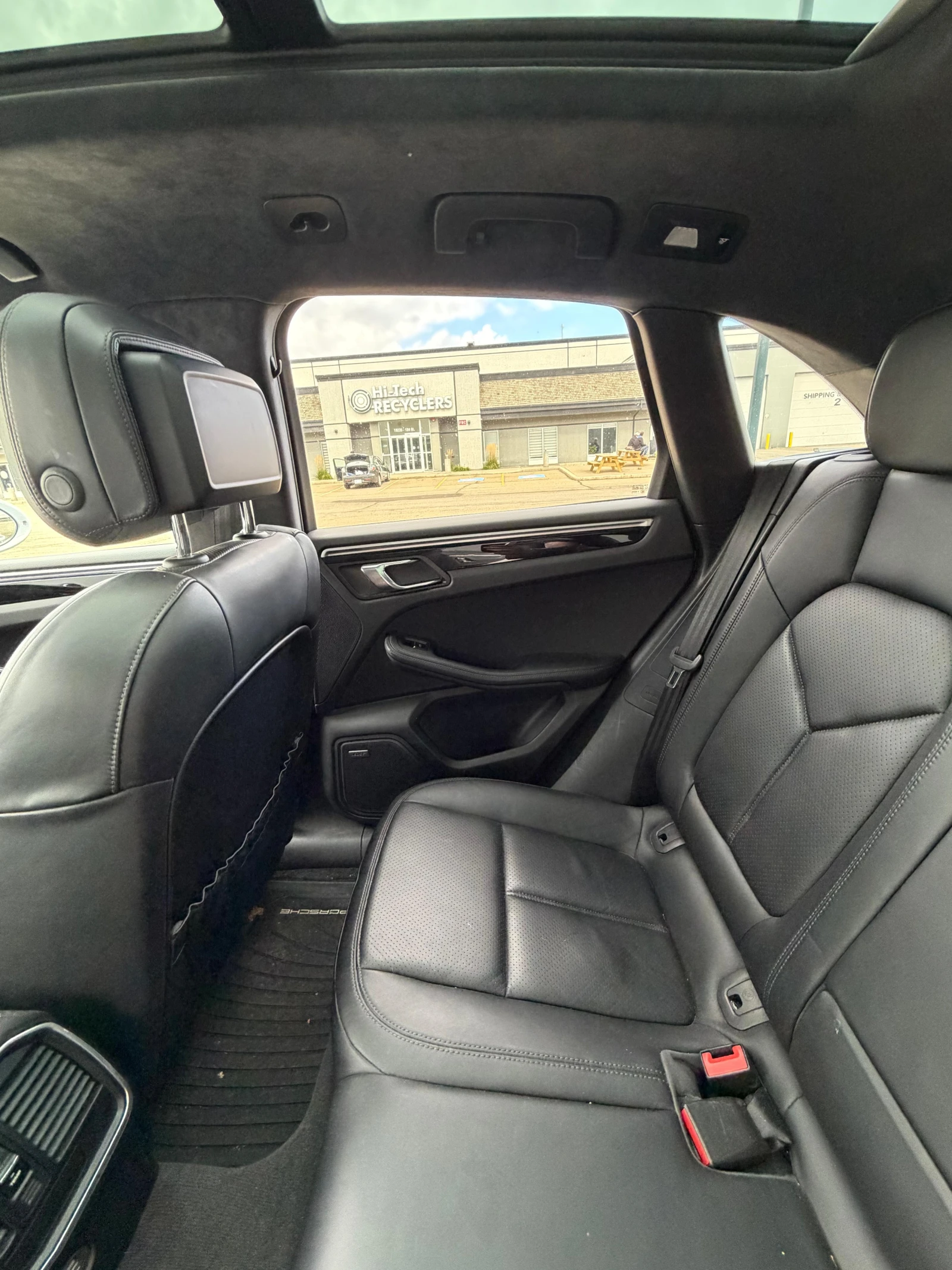 Porsche Macan * Turbo * CARFAX * ОПЦИЯ ЗА ФИНАНСИРАНЕ, снимка 12 - Автомобили и джипове - 56081458