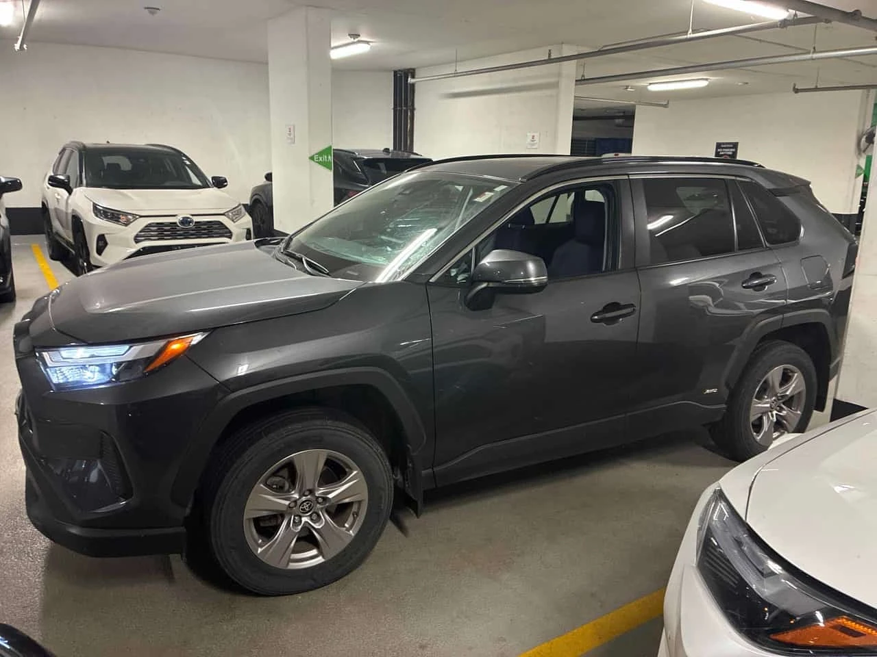 Toyota Rav4 * Hybrid XLE * CARFAX * БЕЗ ПЪРВОНАЧАЛНА ВНОСКА, снимка 2 - Автомобили и джипове - 56240850