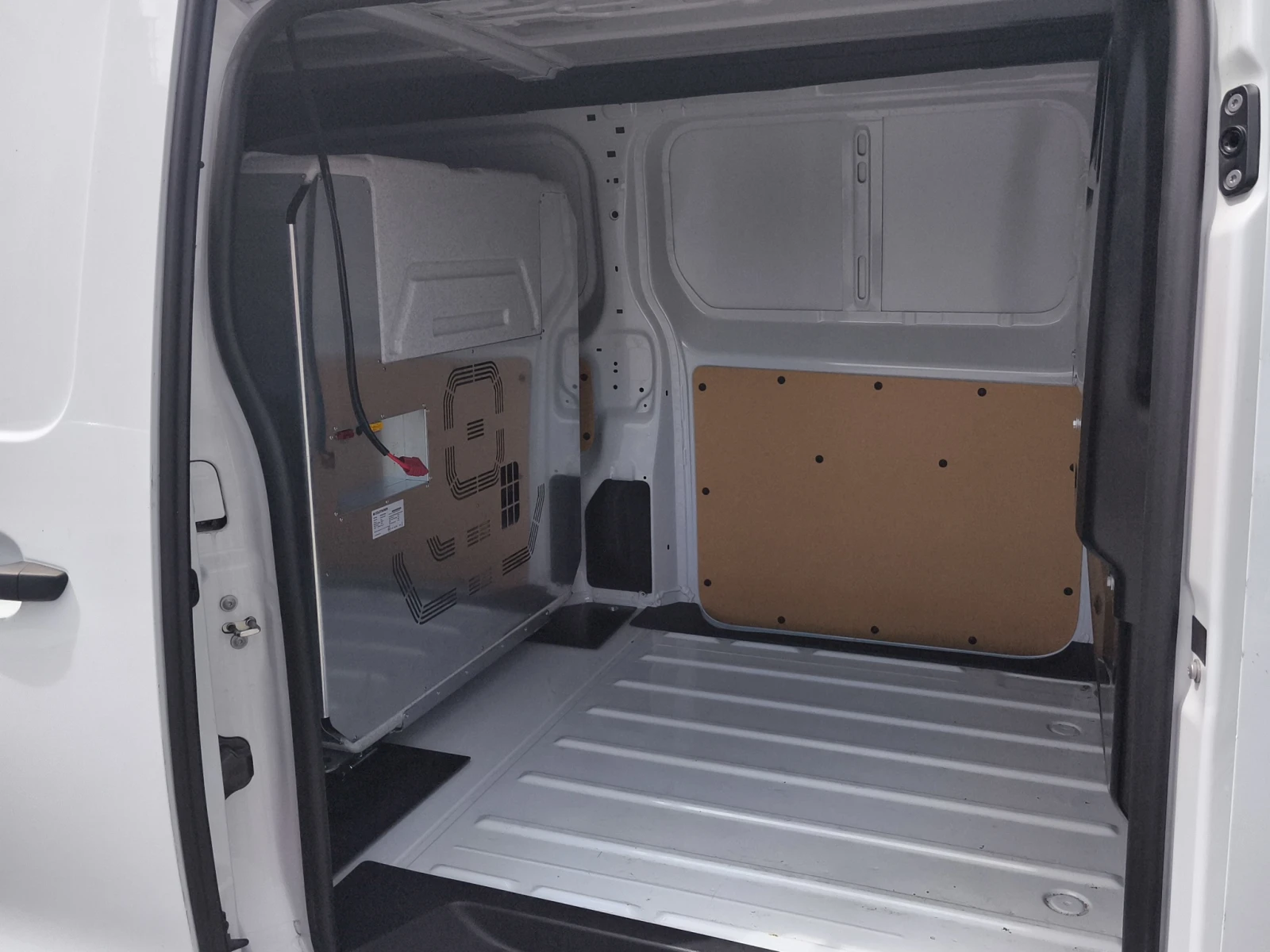 Opel Vivaro MCA Panel Van - 2.0 Diesel//2403283, снимка 12 - Бусове и автобуси - 54884473