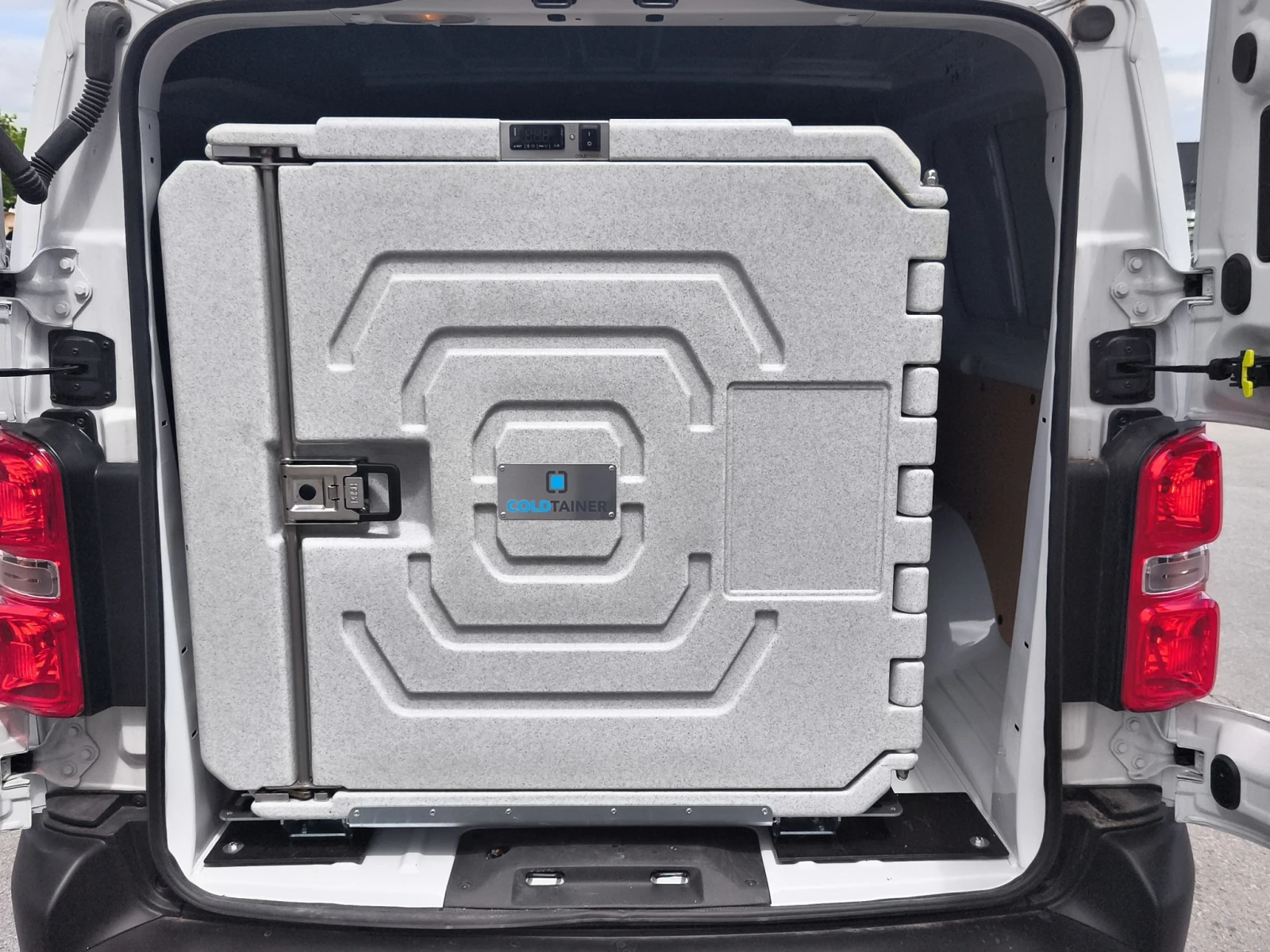 Opel Vivaro MCA Panel Van - 2.0 Diesel//2403283, снимка 13 - Бусове и автобуси - 54884473