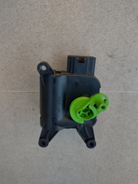0132801308  Моторче клапи парно за AUDI A4 B7 8E2820511B, снимка 2