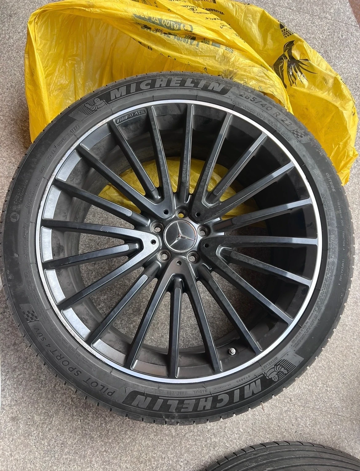 Гуми с джанти Michelin 285/40R22, снимка 8 - Гуми и джанти - 54492234