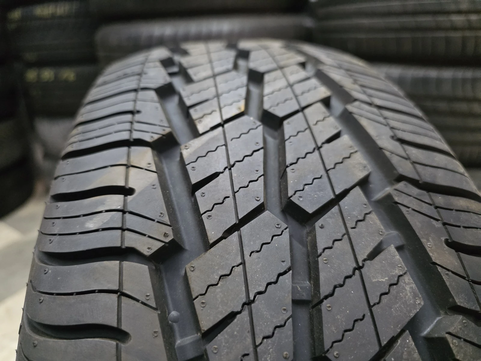 Гуми Всесезонни 225/65R16, снимка 2 - Гуми и джанти - 56664406