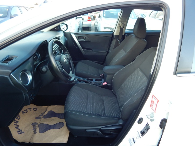 Toyota Auris 1.8* HYBRID* КАТО НОВА* , снимка 10 - Автомобили и джипове - 39985270