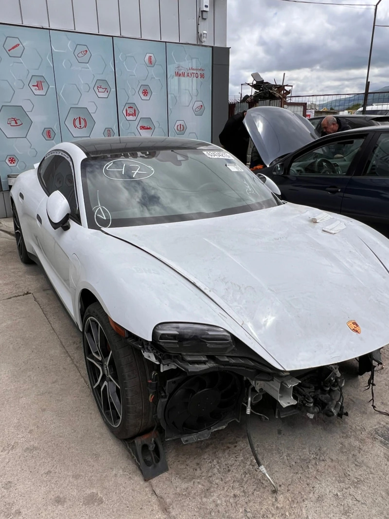 Porsche Taycan, снимка 1 - Автомобили и джипове - 47598094