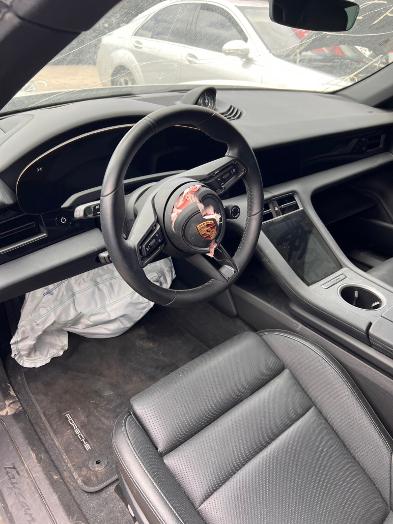 Porsche Taycan, снимка 4 - Автомобили и джипове - 45525991