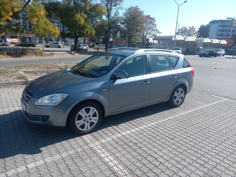 Kia Ceed 1.6crdi, снимка 3 - Автомобили и джипове - 47811871