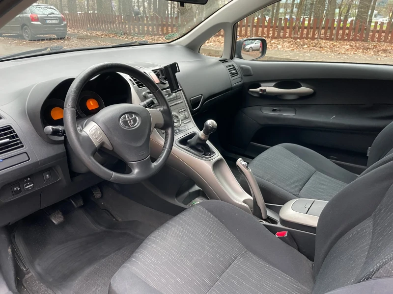 Toyota Auris, снимка 10 - Автомобили и джипове - 52664423