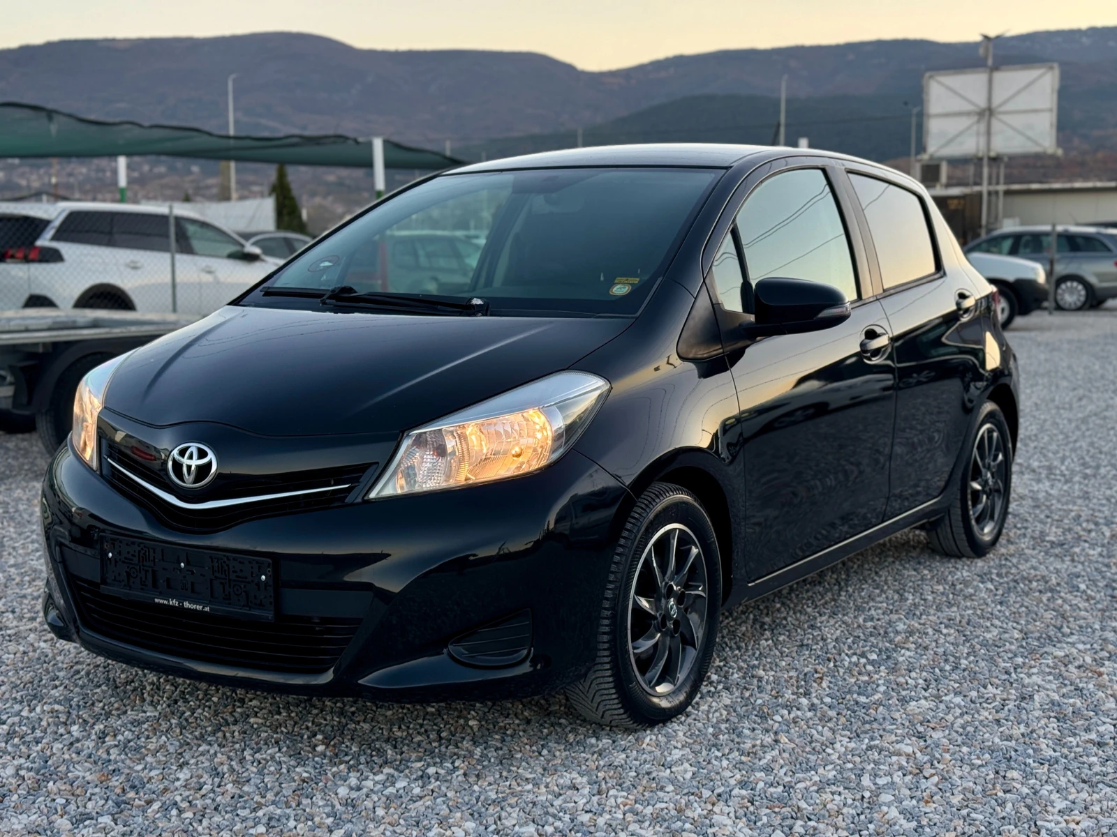 Toyota Yaris 1.4::D4D::ПОДГРЕВ::КАМЕРА::НАВИ::ПЕЧКА - изображение 3