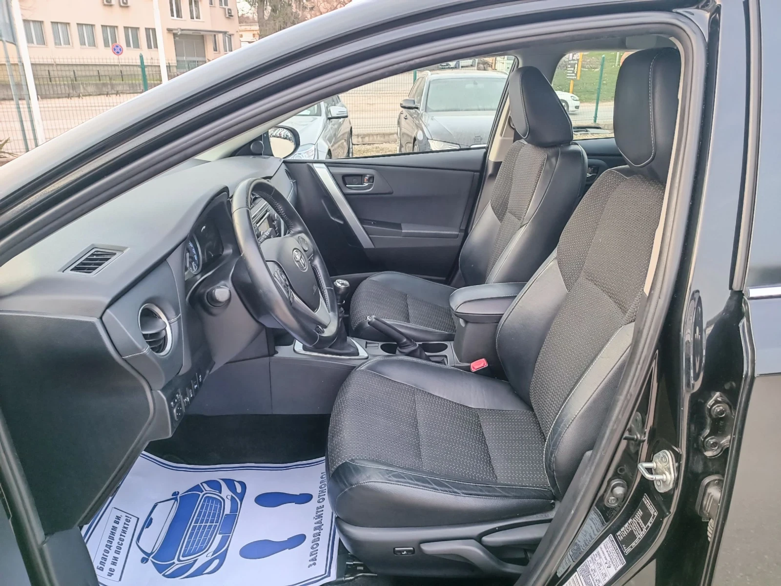 Toyota Auris 1.6i-132кс-ШВЕЙЦАРИЯ-РЪЧКА-6ск-KEYLESS-NAVI, снимка 9 - Автомобили и джипове - 53759137