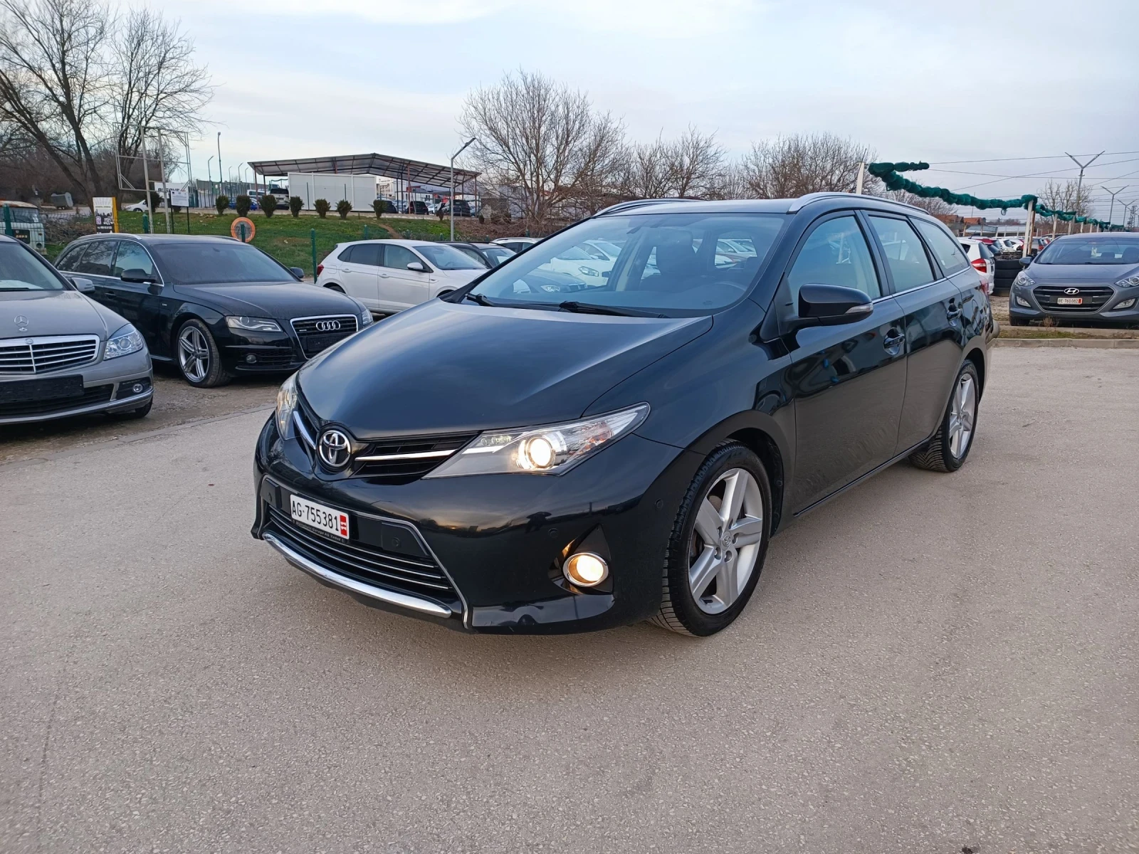 Toyota Auris 1.6i-132кс-ШВЕЙЦАРИЯ-РЪЧКА-6ск-KEYLESS-NAVI, снимка 7 - Автомобили и джипове - 53759137