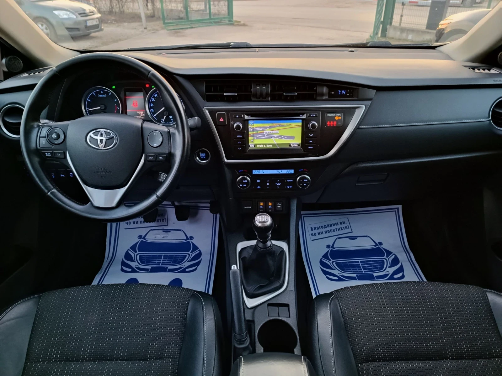 Toyota Auris 1.6i-132кс-ШВЕЙЦАРИЯ-РЪЧКА-6ск-KEYLESS-NAVI, снимка 14 - Автомобили и джипове - 53759137