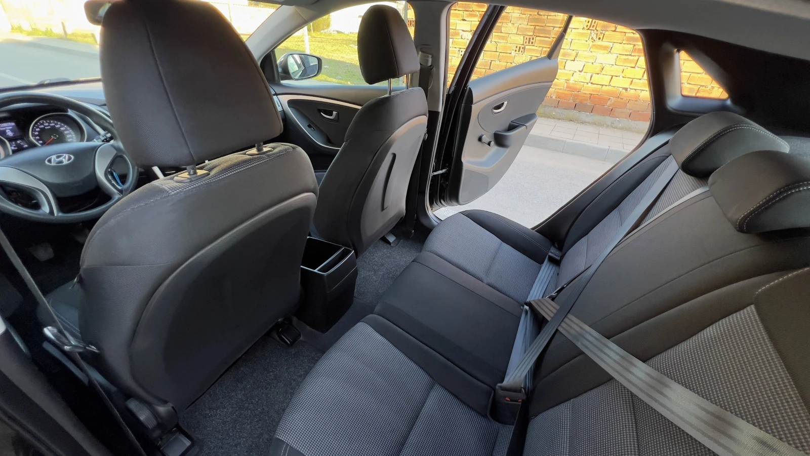 Hyundai I30 1.4i 2013г, снимка 12 - Автомобили и джипове - 54101839