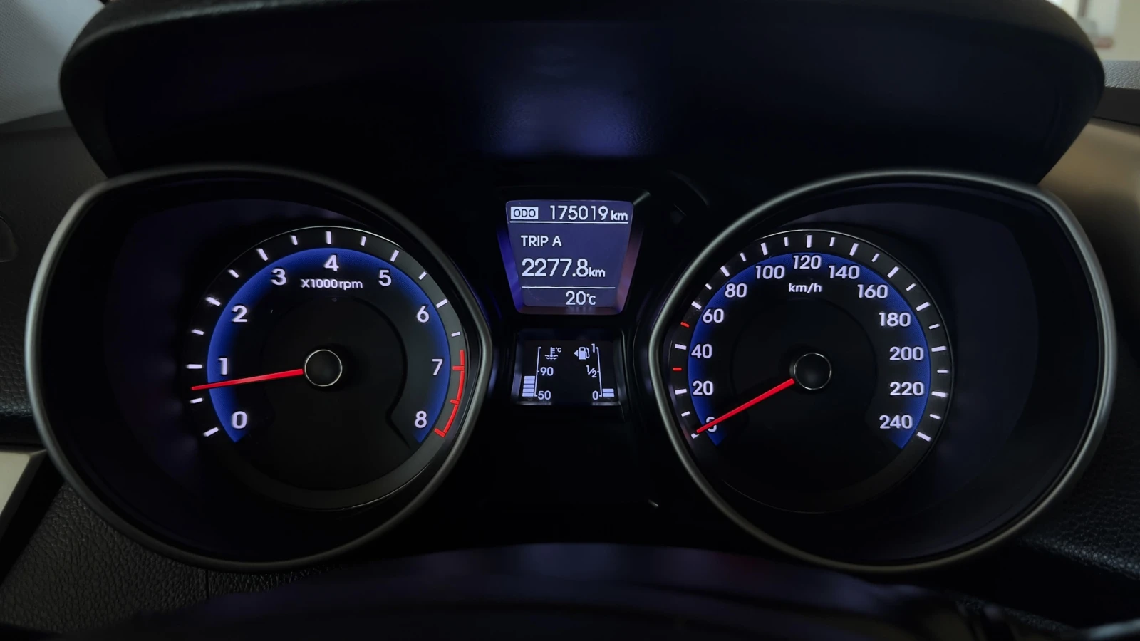 Hyundai I30 1.4i 2013г, снимка 13 - Автомобили и джипове - 54101839