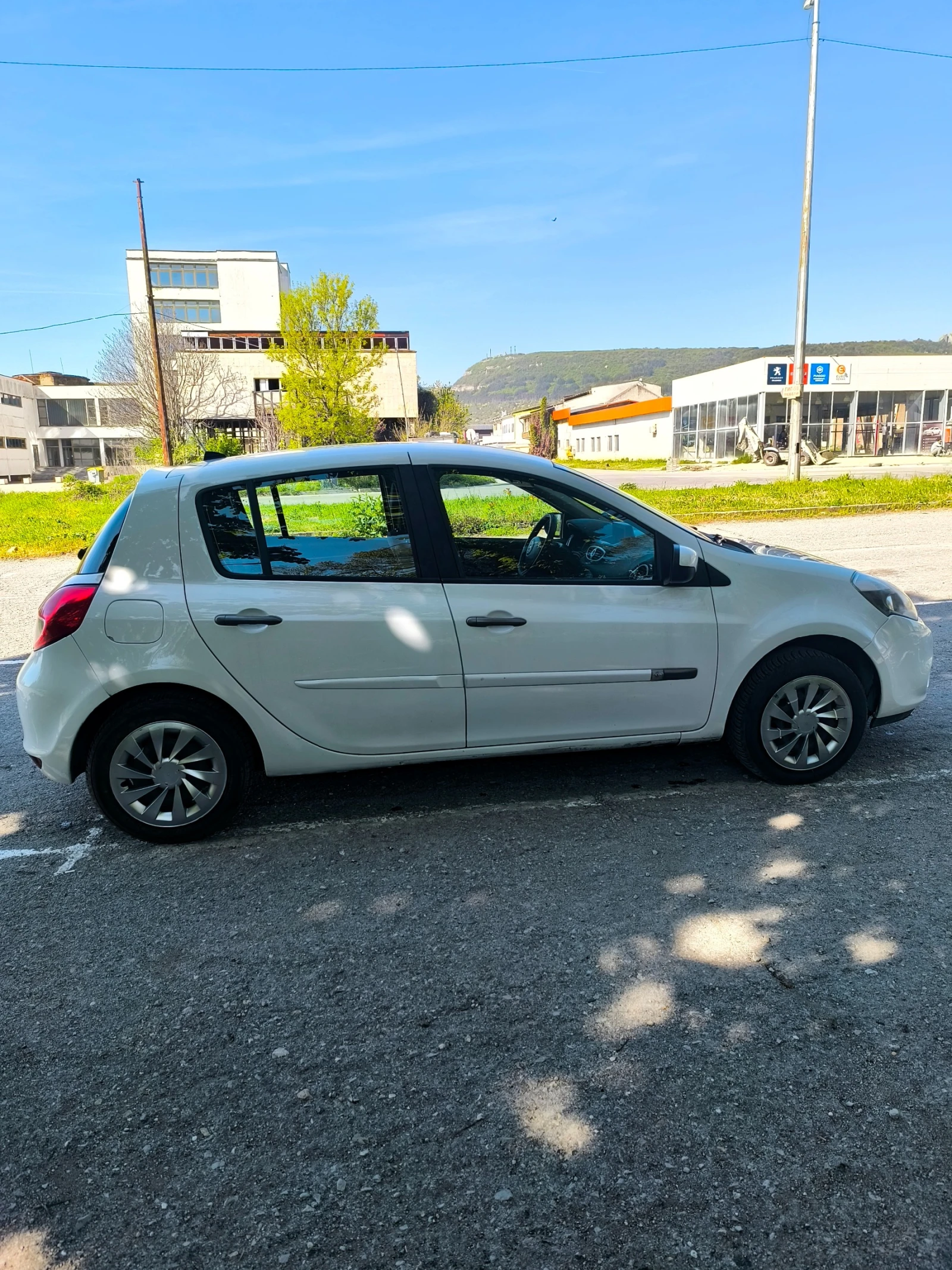 Renault Clio лек , снимка 8 - Автомобили и джипове - 54369743