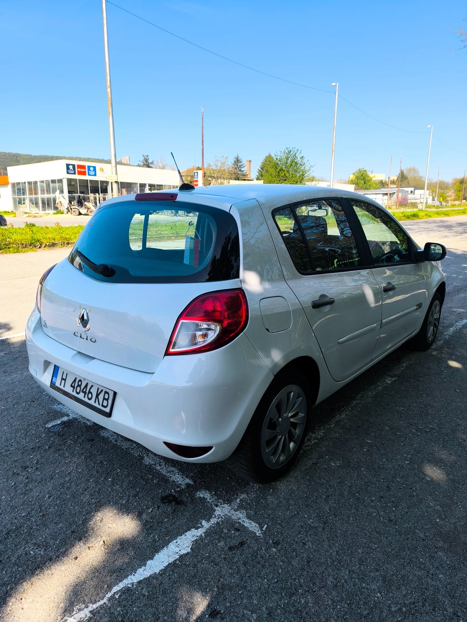 Renault Clio лек , снимка 4 - Автомобили и джипове - 54369743