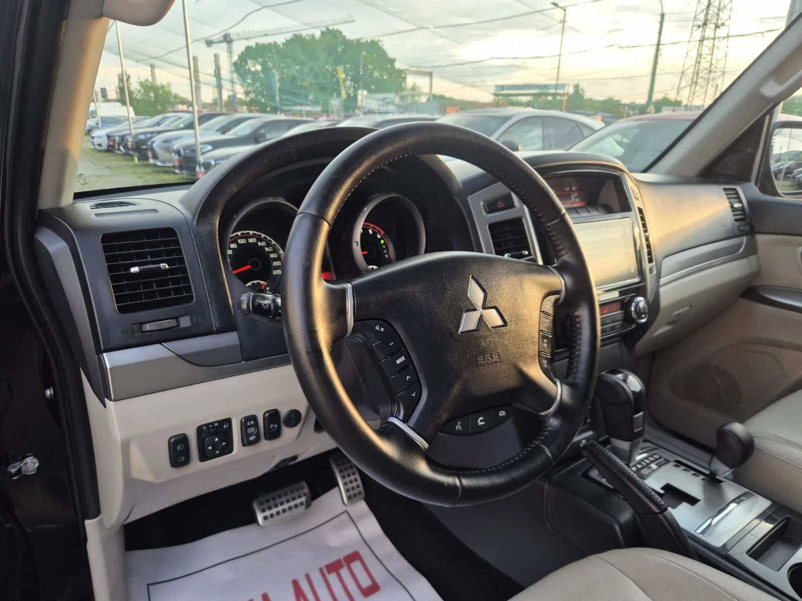 Mitsubishi Pajero 3.2D-7 МЕСТА-2018г-100 ANNIVERSARY, снимка 8 - Автомобили и джипове - 54560053