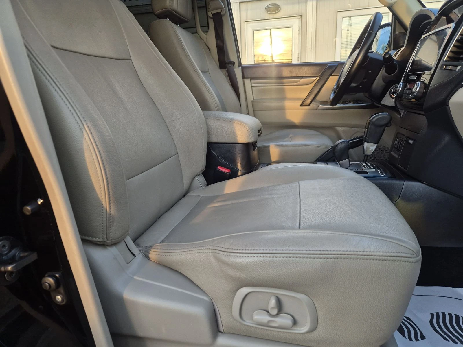 Mitsubishi Pajero 3.2D-7 МЕСТА-2018г-100 ANNIVERSARY, снимка 12 - Автомобили и джипове - 54560053