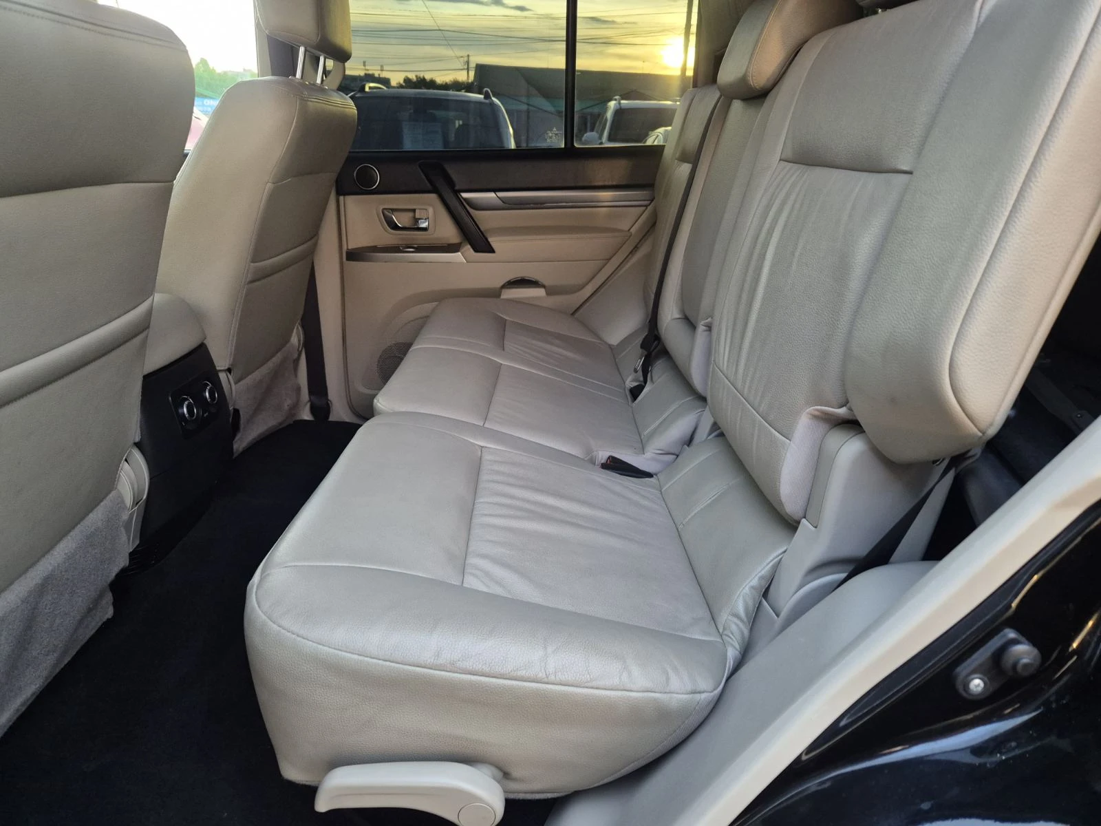 Mitsubishi Pajero 3.2D-7 МЕСТА-2018г-100 ANNIVERSARY, снимка 16 - Автомобили и джипове - 54560053