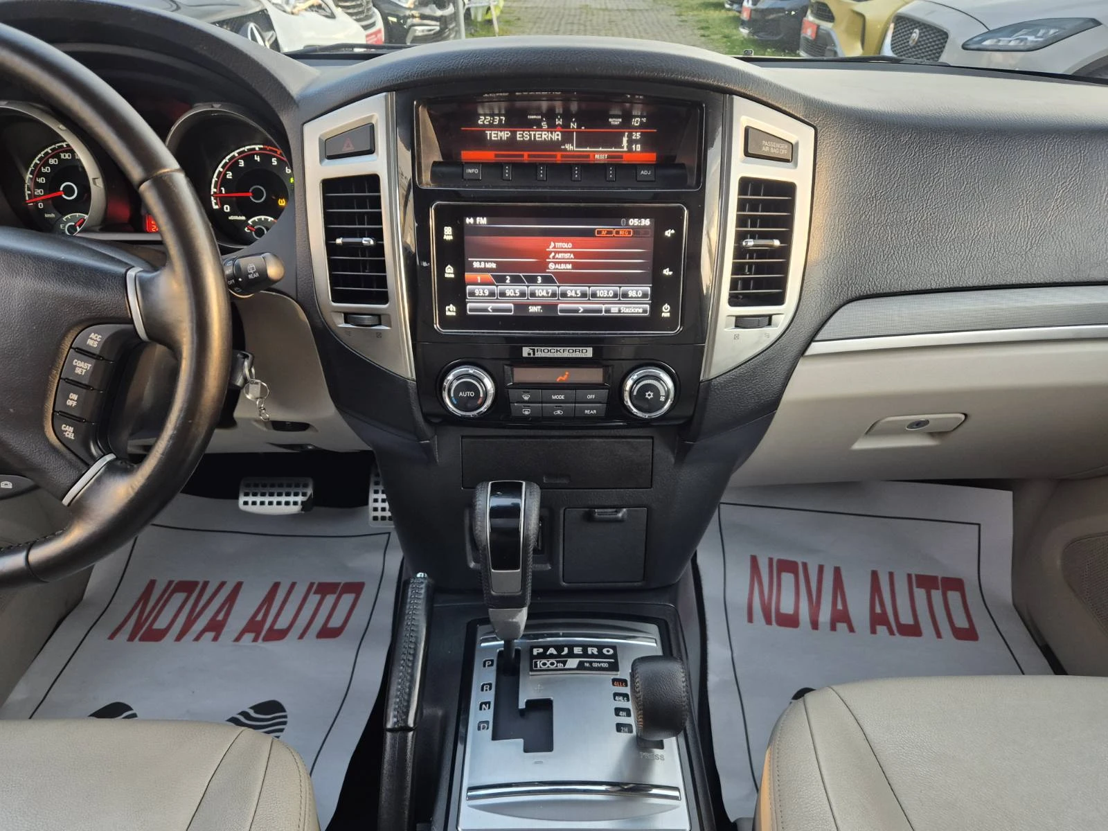 Mitsubishi Pajero 3.2D-7 МЕСТА-2018г-100 ANNIVERSARY, снимка 9 - Автомобили и джипове - 54560053