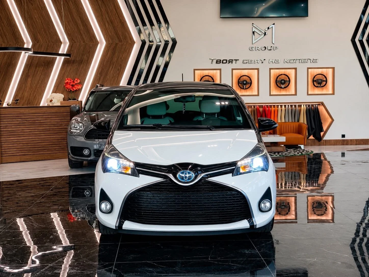 Toyota Yaris 1.5 HYBRID BItone, снимка 3 - Автомобили и джипове - 54606238