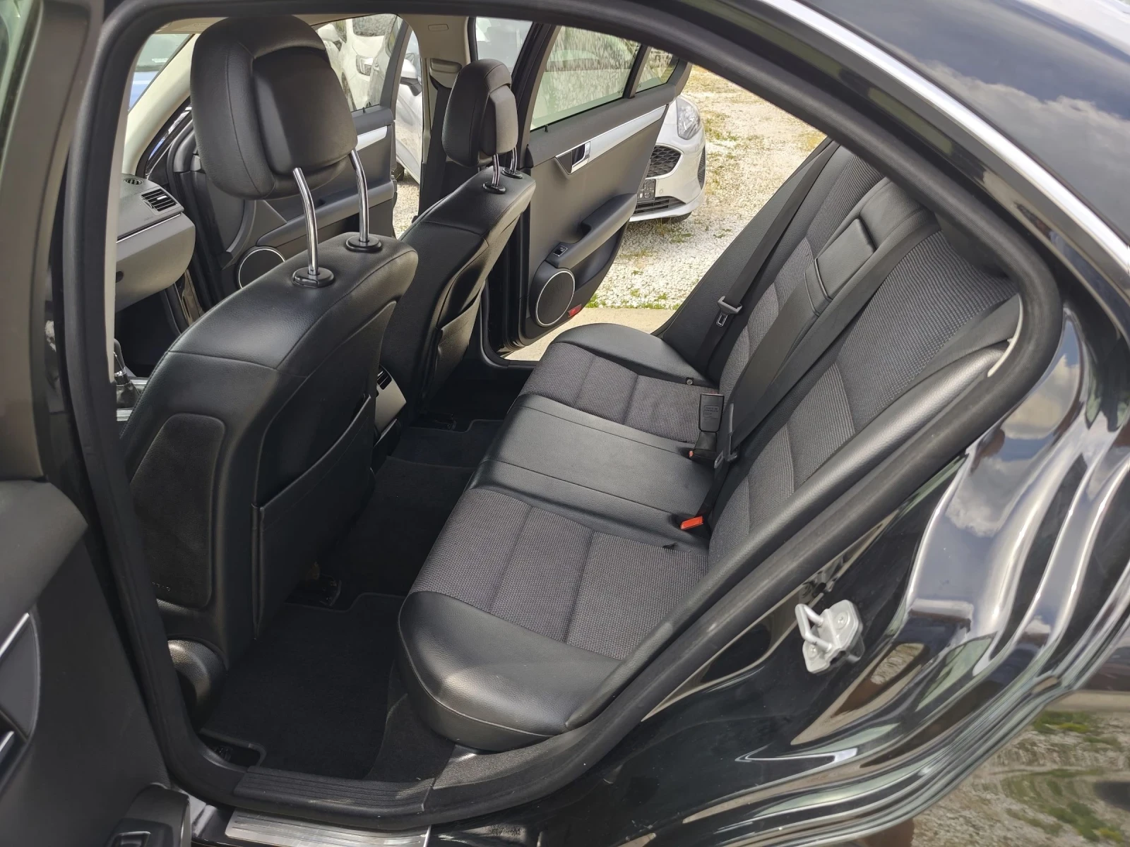 Mercedes-Benz C 220 OM646, AVANTGARDE, снимка 9 - Автомобили и джипове - 54930396