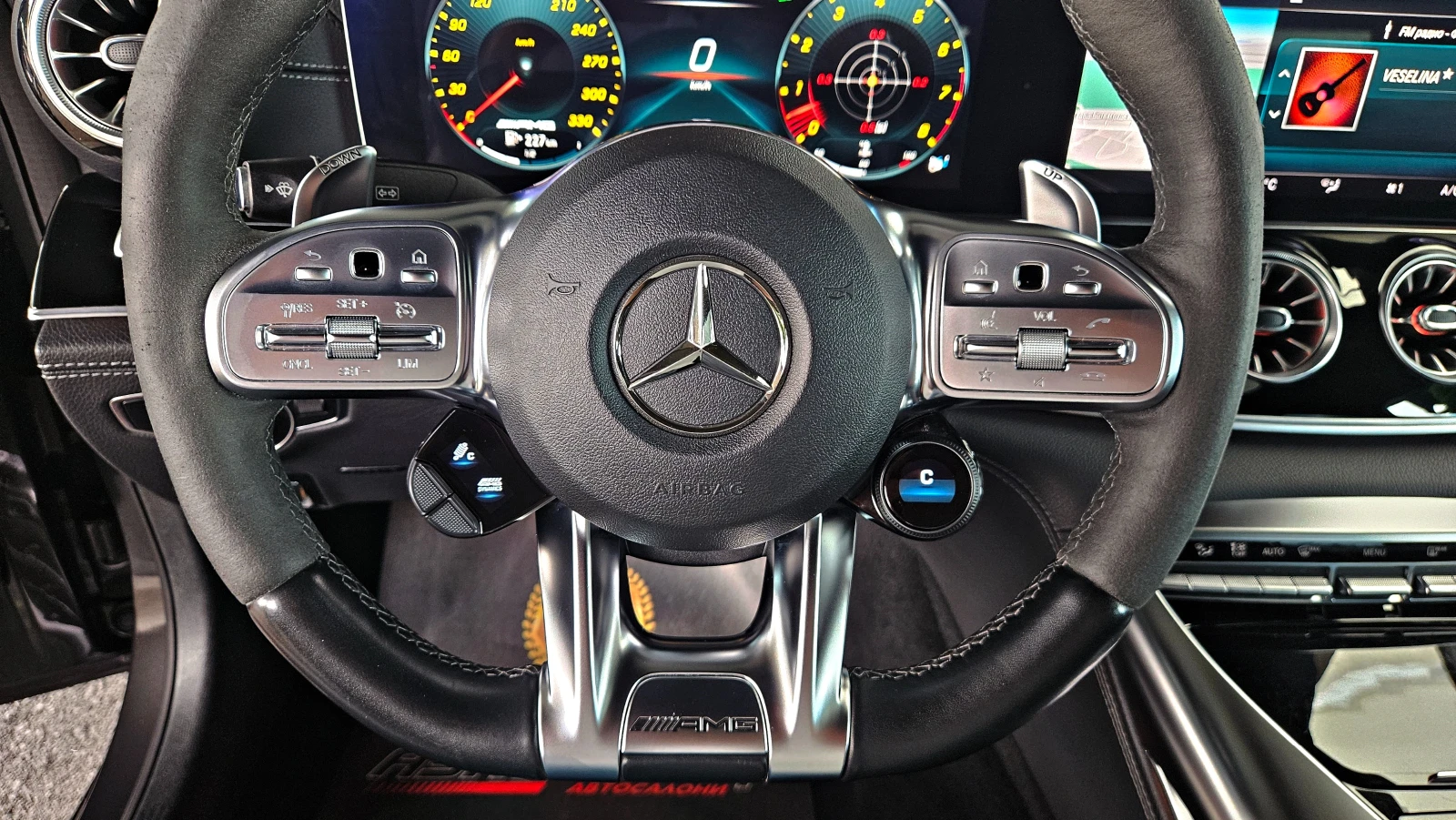 Mercedes-Benz AMG GT 53/4MAT/DISTR/PANO/HUD/МАСАЖ/ОБДУХ/BURMESTER/LIZIN, снимка 10 - Автомобили и джипове - 55326333