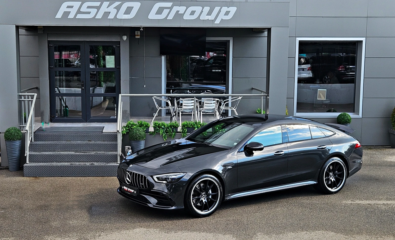 Mercedes-Benz AMG GT 53/4MAT/DISTR/PANO/HUD/МАСАЖ/ОБДУХ/BURMESTER/LIZIN, снимка 16 - Автомобили и джипове - 55326333