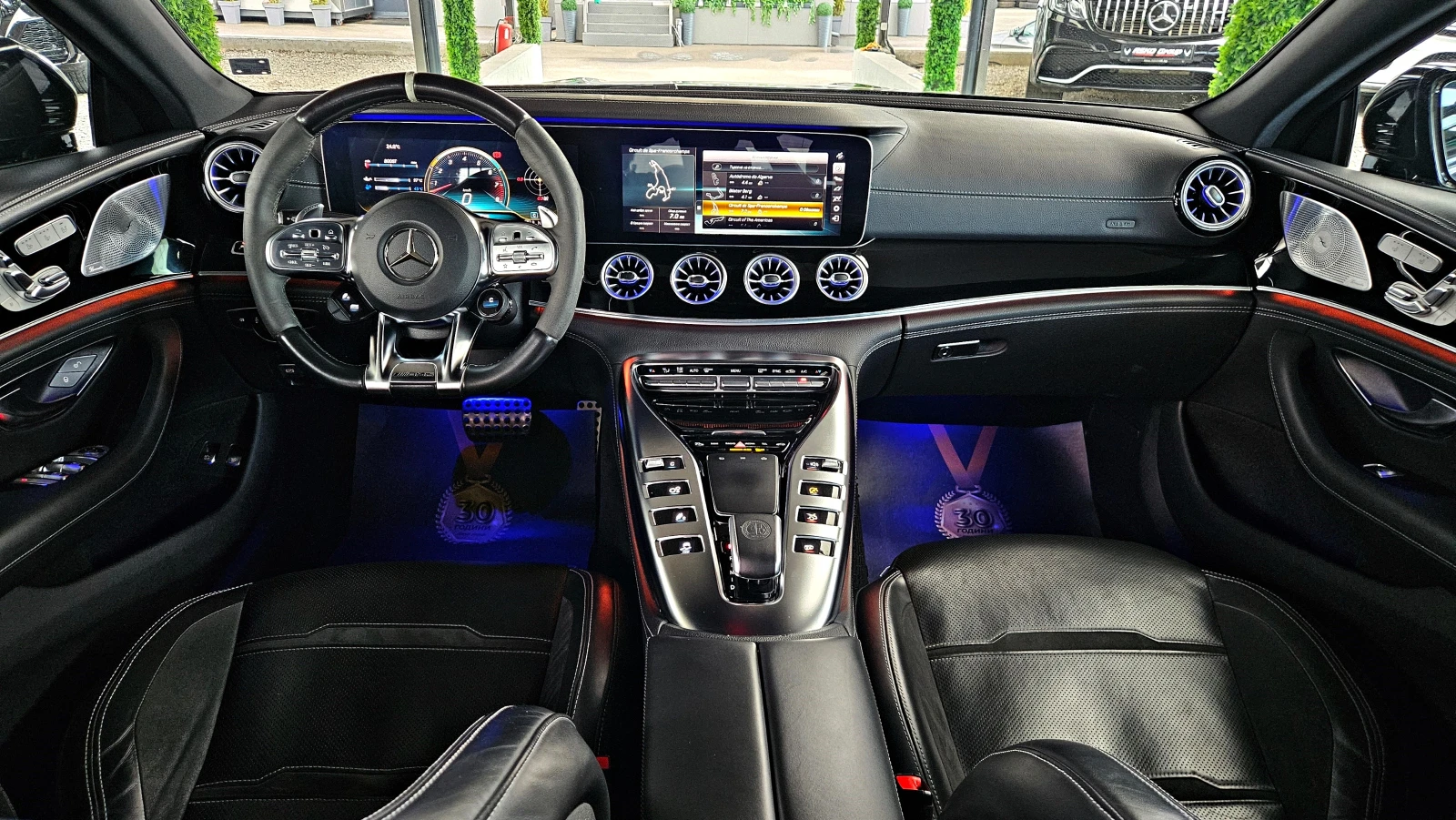 Mercedes-Benz AMG GT 53/4MAT/DISTR/PANO/HUD/МАСАЖ/ОБДУХ/BURMESTER/LIZIN, снимка 8 - Автомобили и джипове - 55326333