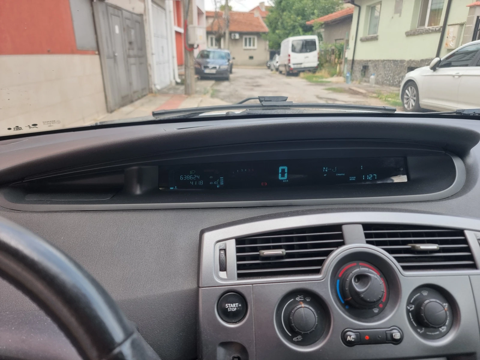 Renault Scenic 1.9 DCI, снимка 7 - Автомобили и джипове - 55349774