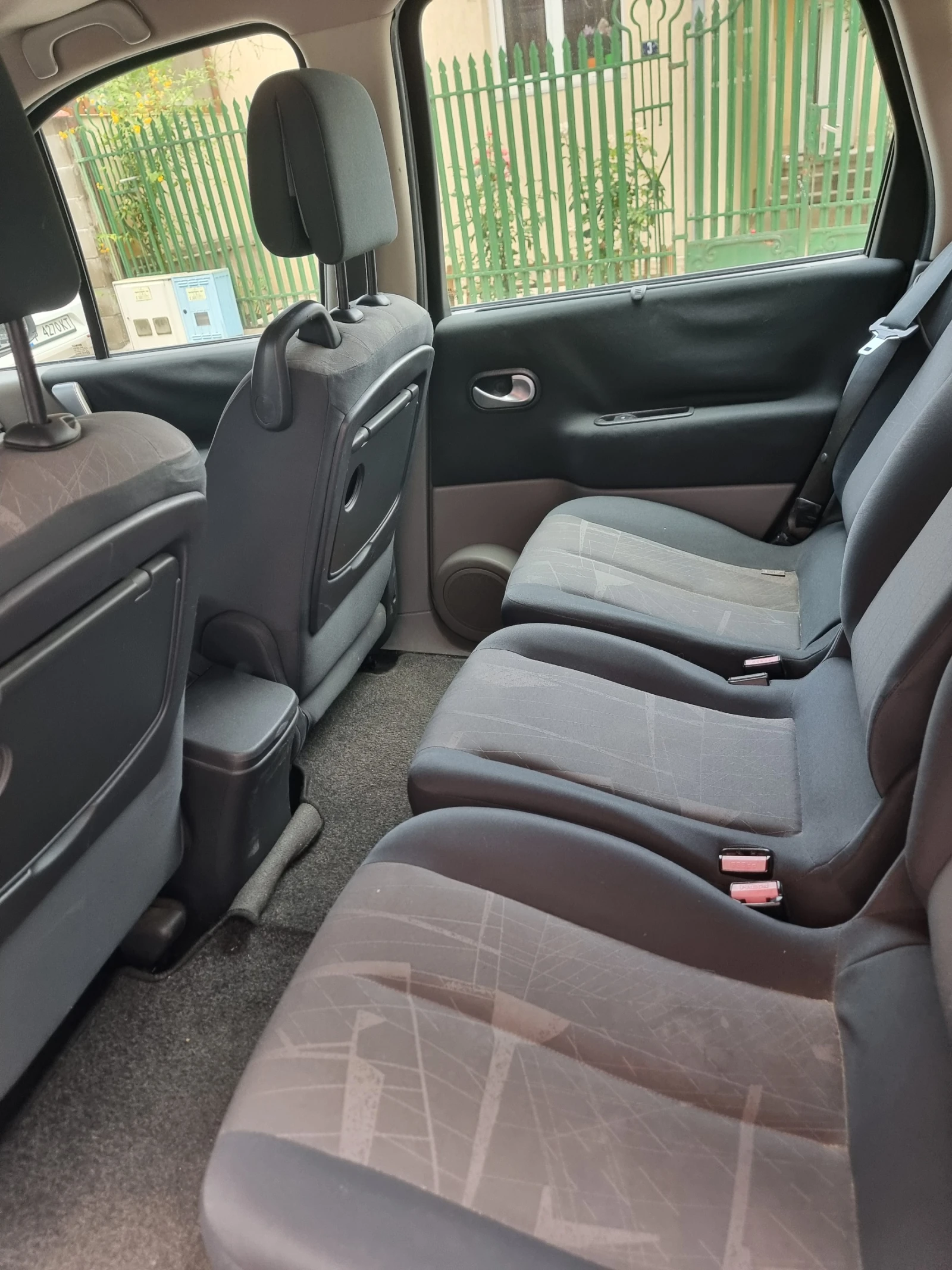 Renault Scenic 1.9 DCI, снимка 9 - Автомобили и джипове - 55349774