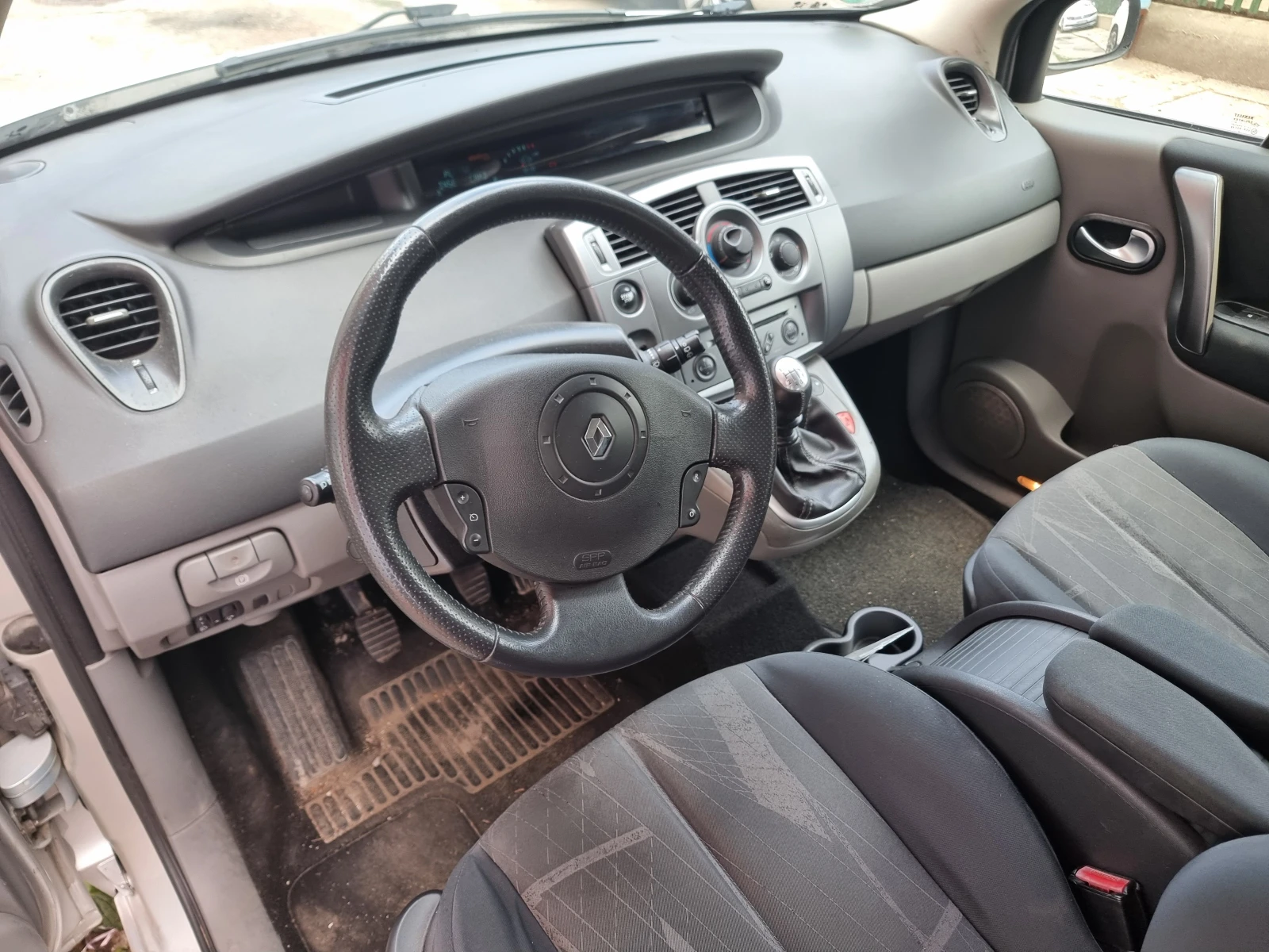 Renault Scenic 1.9 DCI, снимка 6 - Автомобили и джипове - 55349774