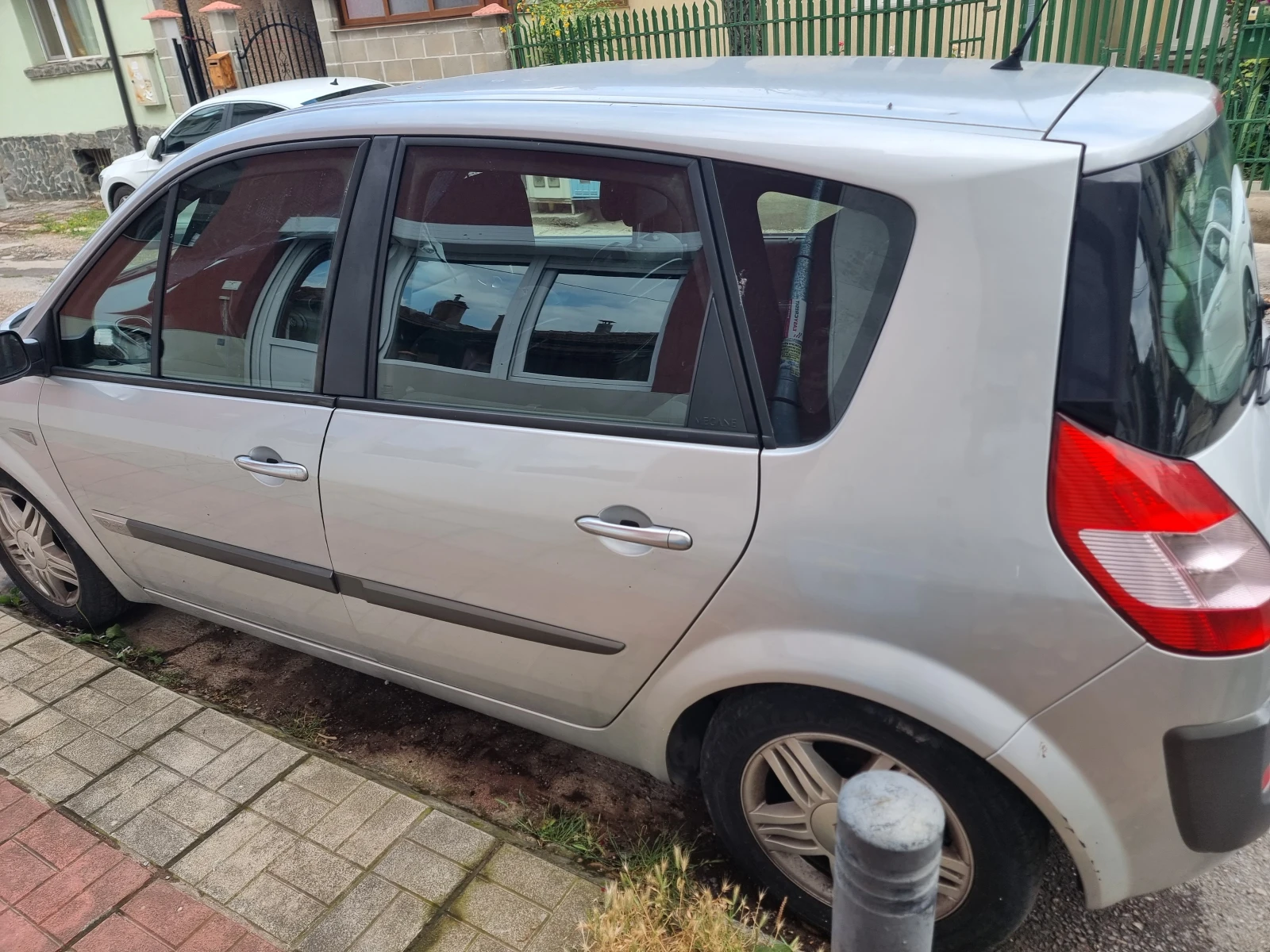 Renault Scenic 1.9 DCI, снимка 4 - Автомобили и джипове - 55349774