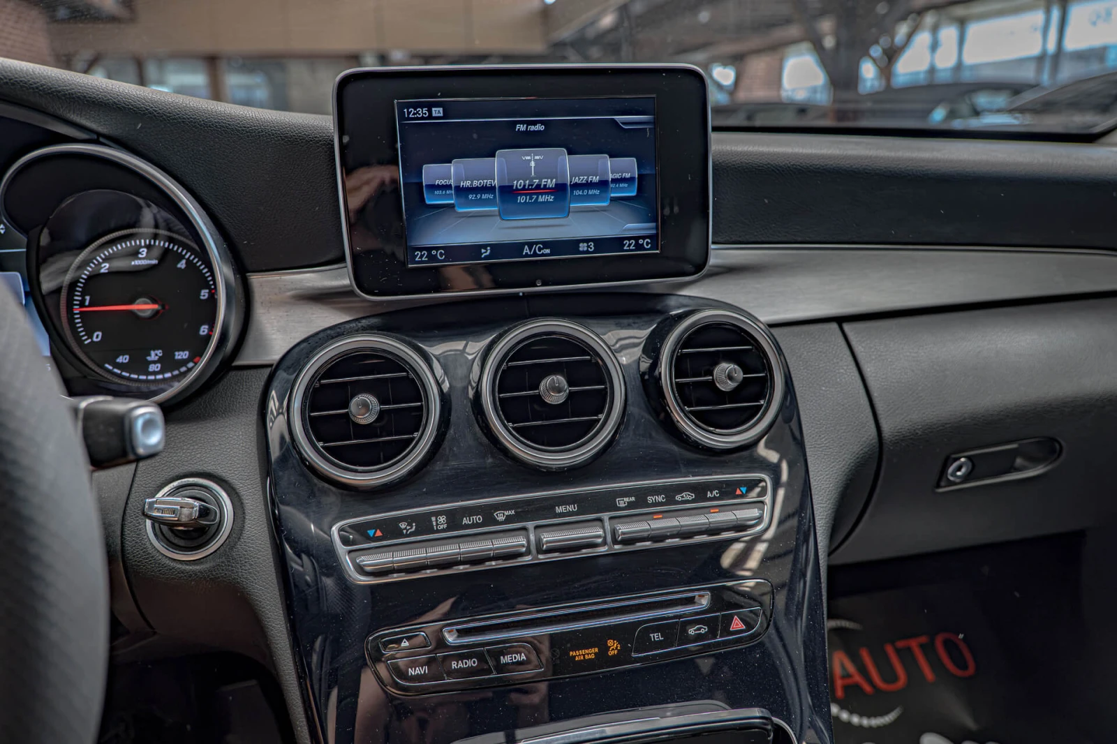 Mercedes-Benz C 220 CDI/Avangarde/F1/PDC/MultiBeam Led/Dynamic Select, снимка 9 - Автомобили и джипове - 55902877