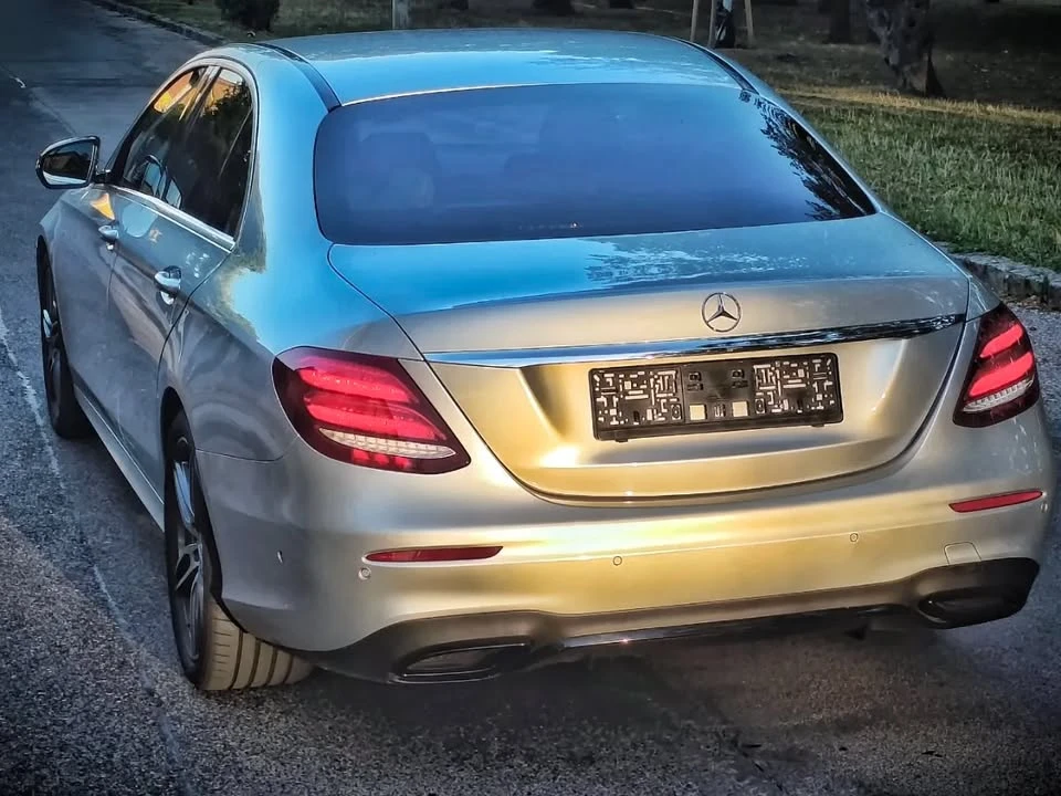 Mercedes-Benz E 220 AMG, снимка 13 - Автомобили и джипове - 55988553