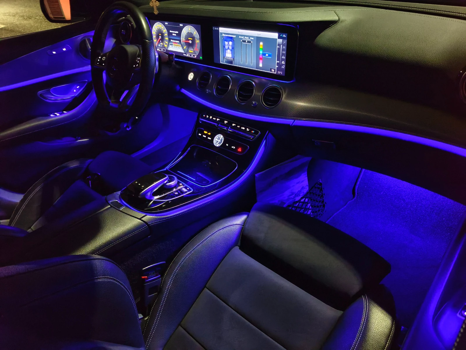 Mercedes-Benz E 220 AMG, снимка 11 - Автомобили и джипове - 55988553