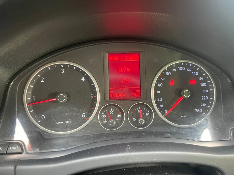 VW Tiguan 2.0TDI 4Motion, снимка 15 - Автомобили и джипове - 52966039