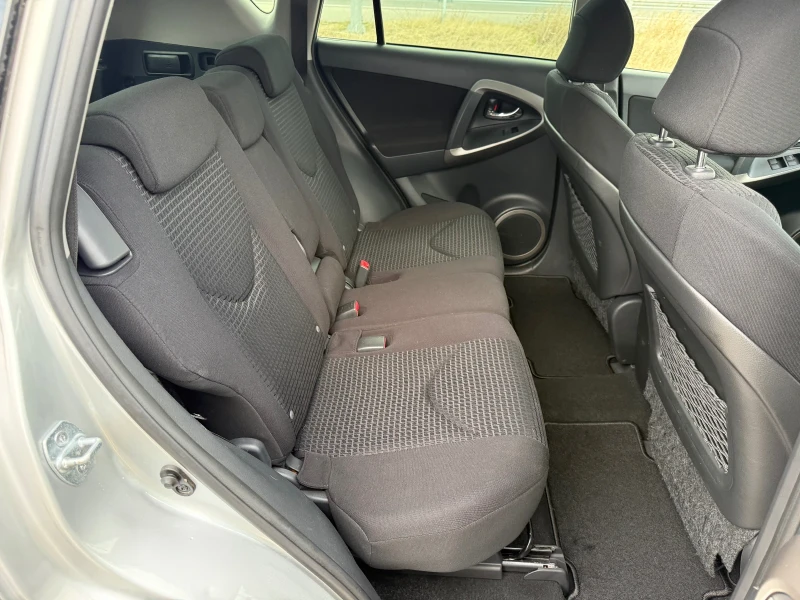 Toyota Rav4 2.2 D-4D / 4X4 / CLIMATRONIC / AVTOPILOT , снимка 12 - Автомобили и джипове - 53270317