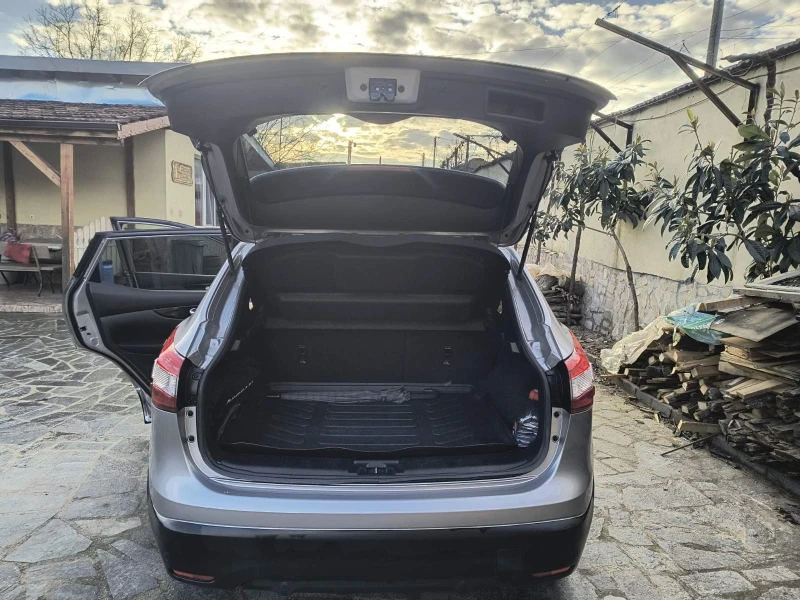 Nissan Qashqai 1.5, снимка 5 - Автомобили и джипове - 53540592