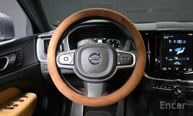 Volvo XC60 D5 Momentum | ПАНОРАМА | ЗАДНА КАМЕРА | , снимка 13 - Автомобили и джипове - 54866177