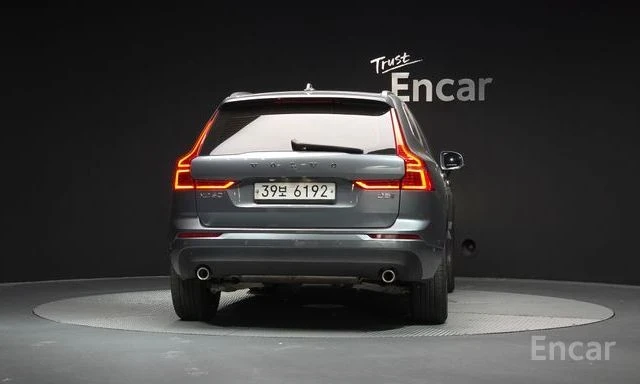 Volvo XC60 D5 Momentum | ПАНОРАМА | ЗАДНА КАМЕРА | , снимка 4 - Автомобили и джипове - 54866177