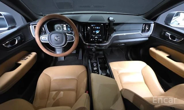 Volvo XC60 D5 Momentum | ПАНОРАМА | ЗАДНА КАМЕРА | , снимка 6 - Автомобили и джипове - 54866177