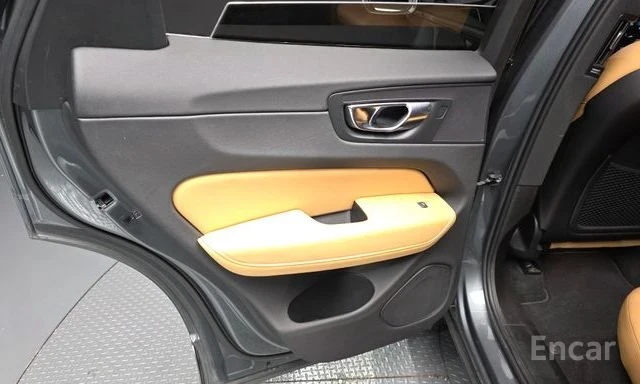 Volvo XC60 D5 Momentum | ПАНОРАМА | ЗАДНА КАМЕРА | , снимка 10 - Автомобили и джипове - 54866177
