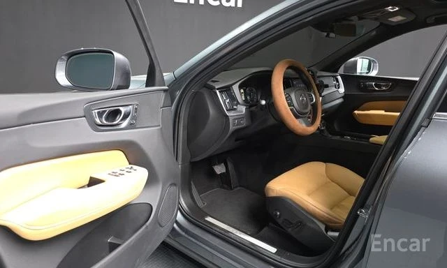 Volvo XC60 D5 Momentum | ПАНОРАМА | ЗАДНА КАМЕРА | , снимка 11 - Автомобили и джипове - 54866177
