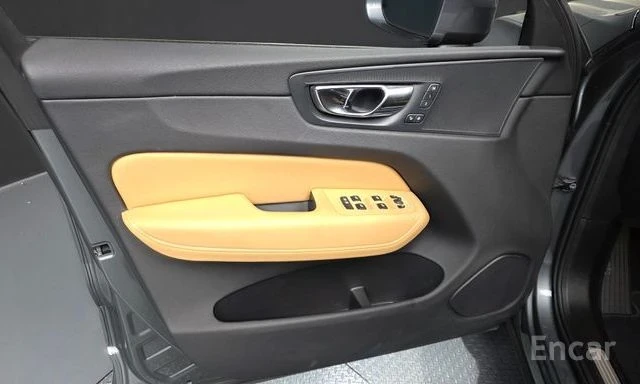 Volvo XC60 D5 Momentum | ПАНОРАМА | ЗАДНА КАМЕРА | , снимка 9 - Автомобили и джипове - 54866177