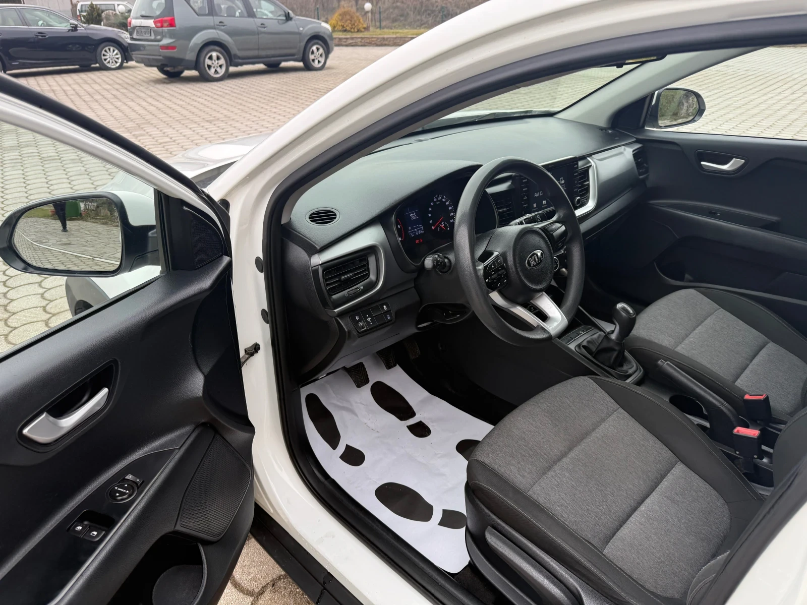 Kia Stonic 1.6 CRDI EURO 6B - изображение 9